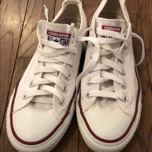 White converse low top
